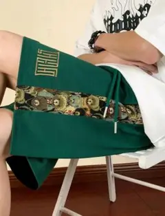 SHEIN クマ柄グリーンのショートパンツ メンズ