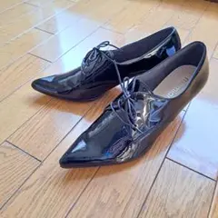 【美品】ポインテッドトゥ　レースアップシューズ　エナメルパンプス　MAMIAN
