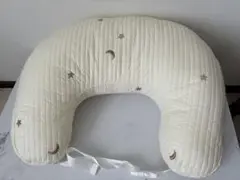 新品未使用　授乳クッション 星と月の刺繍付き