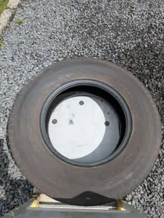 中古タイヤ　205/85r16 １本