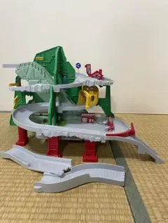 トミカ　トンネルくぐってやまのぼりドライブ