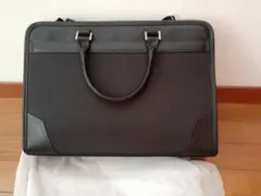 【値引き中】黒のビジネスバッグ ショルダーストラップ付き