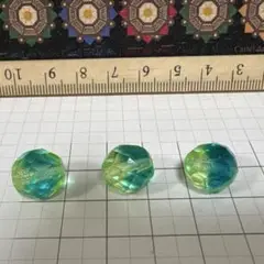 ⑫ ウランビーズ　グリーン系13mm✖️12mm 3個