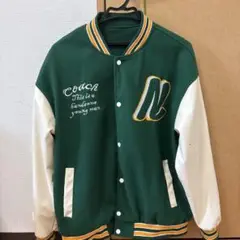緑色と白色のスタジャン