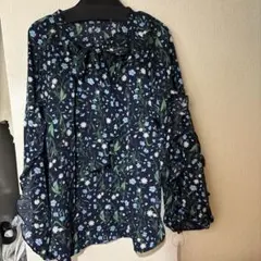 新品未使用　花柄リボン付き長袖ブラウス ネイビー　&love
