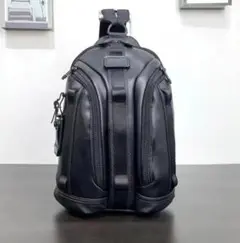 TUMI「ナイト」スリング ブラック レザー仕様