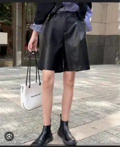 【アンドジェイ】フェイクレザータックハーフパンツ　ブラックMサイズ　未使用に近い