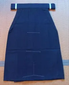 夏用　女性神職、僧侶　新品未使用品　道中袴　行灯型　紺　化繊　単仕立　仕付け糸付