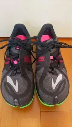 BROOKS ランニングシューズ ブラック/グリーン/ピンク 24.5cm