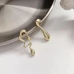 ゴールド ピアス