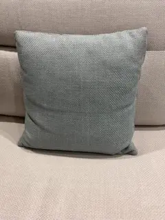 グレーの正方形クッション
