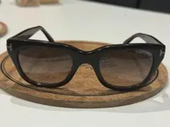 TOM FORD キャットアイサングラス