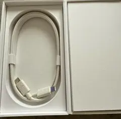 ホワイトLightningケーブル