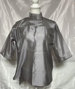 新品未使用　アルチザン　ARTISAN シルクのトップス　お洒落なグレー