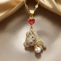 愛らしい熊型ペンダントネックレス