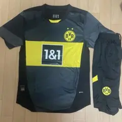 激安！サッカーユニフォーム！ドルトムント黒色、Mサイズ、上下パンツセット