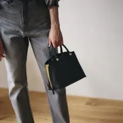 【美品】E'POR Y BAG Miniサイドジップミニショルダーバッグ　黒