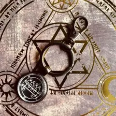 レア専門書　ソロモン王使役〝72体の悪魔〟悪魔召喚の解説書〝ソロモンの黒の書〟 訳あり ソロモン王の鍵 : 護符魔術と72人の悪魔召喚術 魔導書
