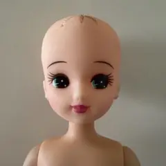 中国　緑目リカちゃん