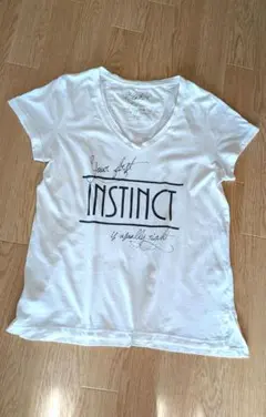 BEATRICE Vネック Tシャツ