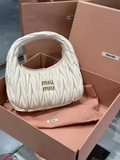 miu miu ホワイト ショルダーバッグ