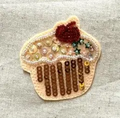 ビーズ刺繍　ケーキ　ANNA SUI アナスイ