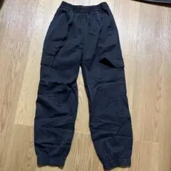 黒カーゴパンツ