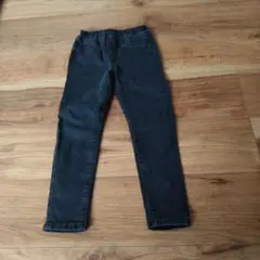 GU　黒　スリムフィットパンツ 　サイズ110