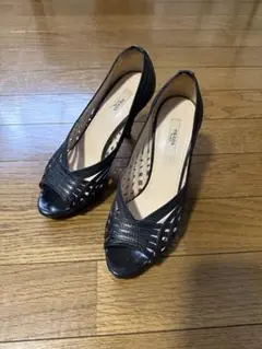 【PRADA】レザーパンプス（35 1/2)