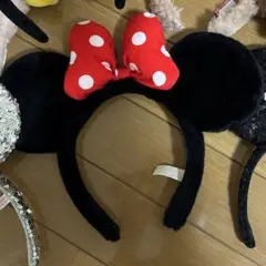 ディズニー　カチューシャ　ミニー　リボン　黒　赤　ドット