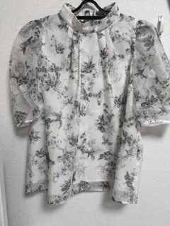 【美品】JUSGLITTY 花柄ブラウス 半袖