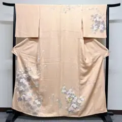 作家もの 様々な花が描かれた薄オレンジ色の訪問着 着物