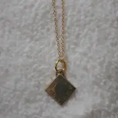 8855VERSACE(ベルサーチ)ヴェルサーチ菱形ネックレス