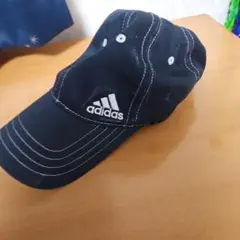 adidas ネイビーキャップ