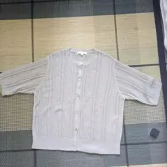 自由区　ベージュ 半袖カーディガン 編み込み模様