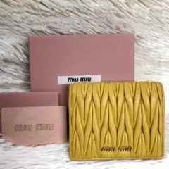 美品✨ ミュウミュウ 二つ折り財布 マトラッセ 金ロゴ レア