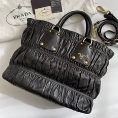 【極美品】プラダ ショルダーバッグ 2way A4収納 ギャザー レザー 黒