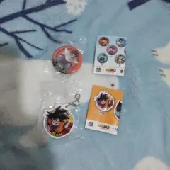 くら寿司　ドラゴンボール　オリジナル缶バッジ　孫悟飯　　ラバーアクセサリー孫悟空
