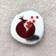 七宝焼ブローチ（ヘアゴム変更可）ハンドメイド「はじけるザクロ」