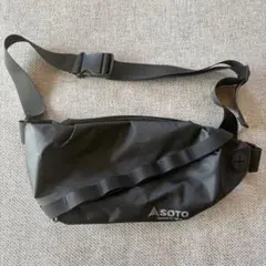 アウトドア用品SOTOのお洒落な多機能ボディバッグ (撥水加工)