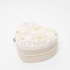 PM299 | ハート型アクセサリーBOX　ホワイト　インド刺繍リボン