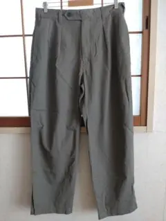 オリーブグリーン ワイドパンツ