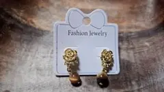 バラデザインのピアス