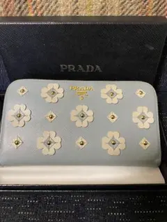 プラダ サフィアーノ 花モチーフ長財布
