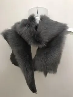 未使用品 カールドノヒュー ムートンケープ