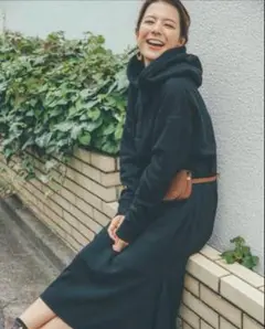 haco フード付き黒ロングワンピース