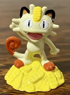 ポケモンボールチョコ　フィギュア　ニャース