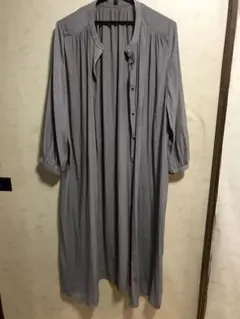 シャツワンピース　ロング丈　グレイッシュベージュ