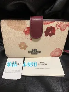 【新品 正規品 未使用】Coach ホワイトベース レッドフラワー 短財布