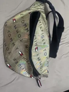 TOMMY HILFIGER ゴールドボディバッグ